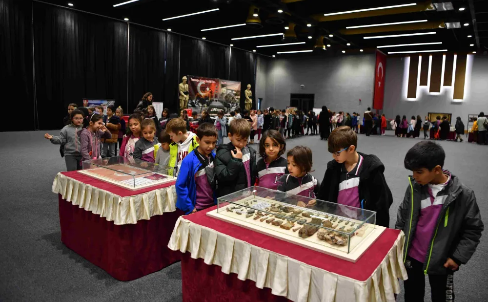 Öğrenciler Çanakkale Müzesi Sergisi’ne akın ediyor