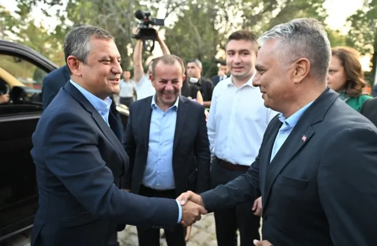 Ümit Uysal, Özgür Özel’i  yok saydı
