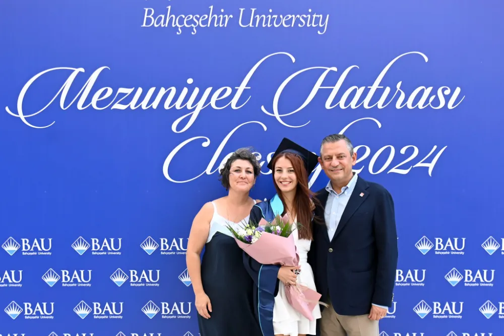 Özgür Özel, İstanbul’da kızının mezuniyet törenine katıldı