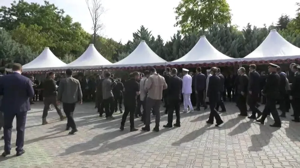 Cumhurbaşkanı Yardımcısı Yılmaz ve Bakan Yerlikaya, 15 Temmuz Şehitliği