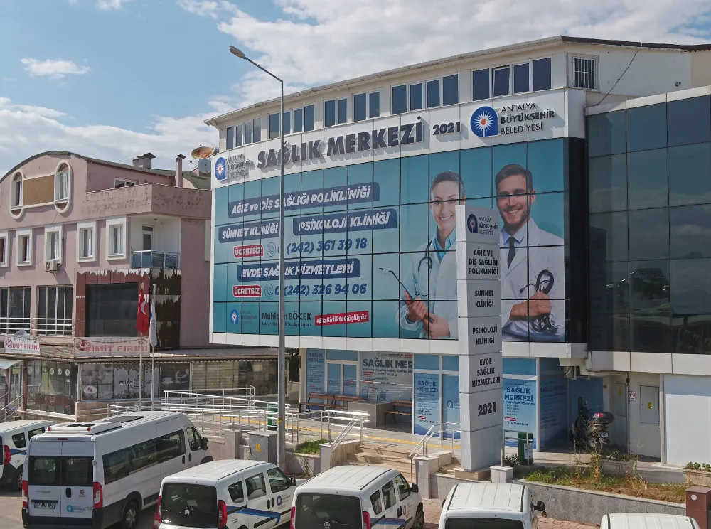 Antalya Büyükşehir Belediyesi Sağlık Merkezi’nde  sosyal güvence aranmaksızın sağlık hizmeti veriliyor