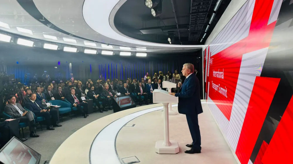 Başkan Böcek, Moskova Ulaşım Zirvesi’nde Antalya’yı anlattı