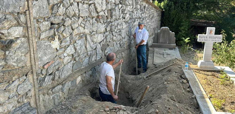 Rum Ortodoks Mezarlığı’nda kaçak kazı yapan 4 kişi gözaltına alındı