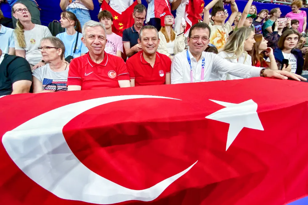 Özel, İmamoğlu ve Yavaş’tan A Milli Kadın Voleybol Takımı’na tebrik mesajları