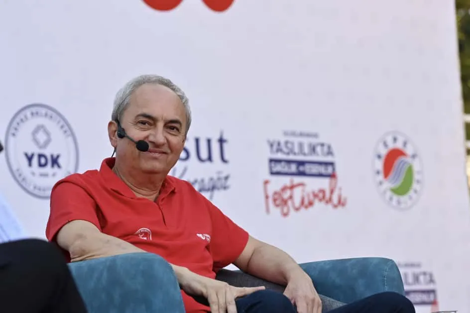 Başkan Kocagöz ve sanatçı Mert Fırat “Sanatın Yaşlılıkta İyileştirici Gücü”nü konuştu
