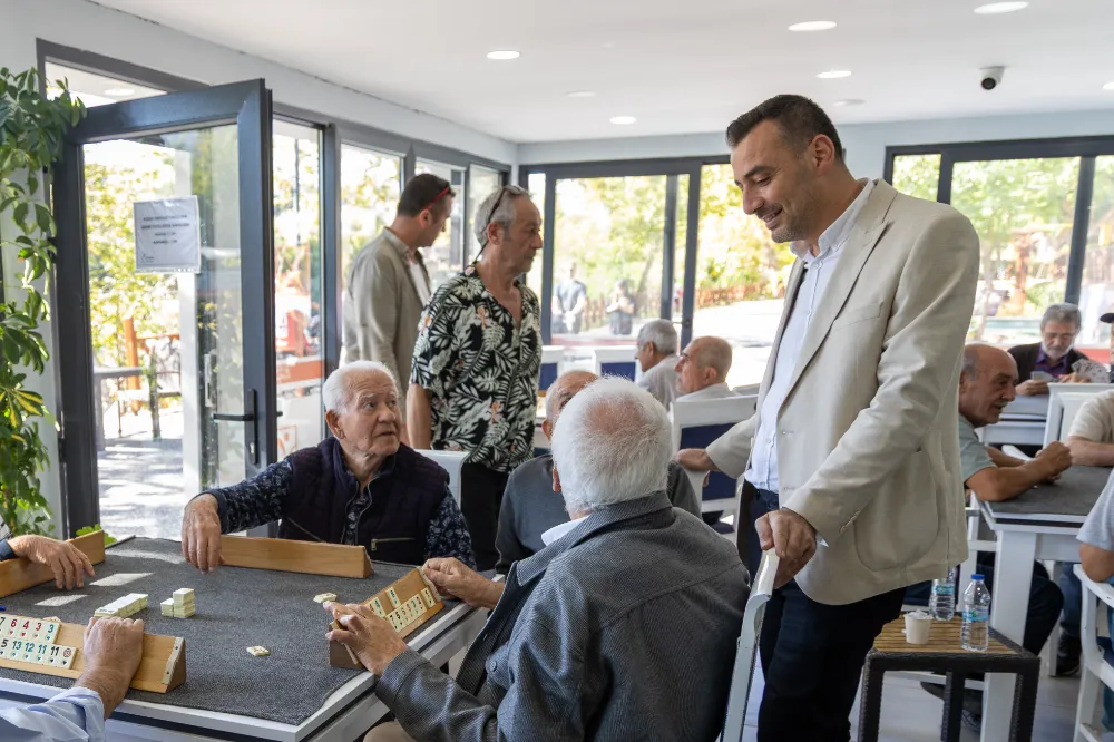 BAŞKAN VEKİLİ ÇİÇEK’TEN EMEKLİ KAHVESİ VE ESNAF ZİYARETİ