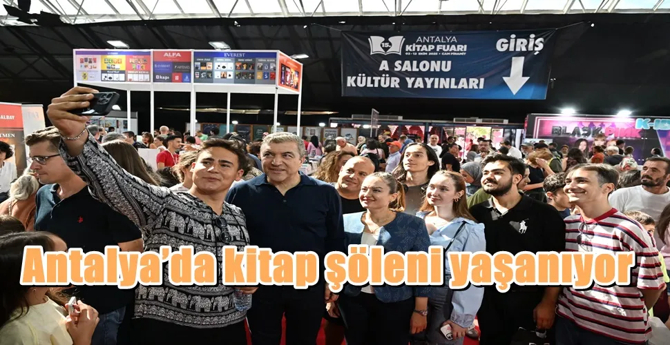 Antalya’da kitap şöleni yaşanıyor