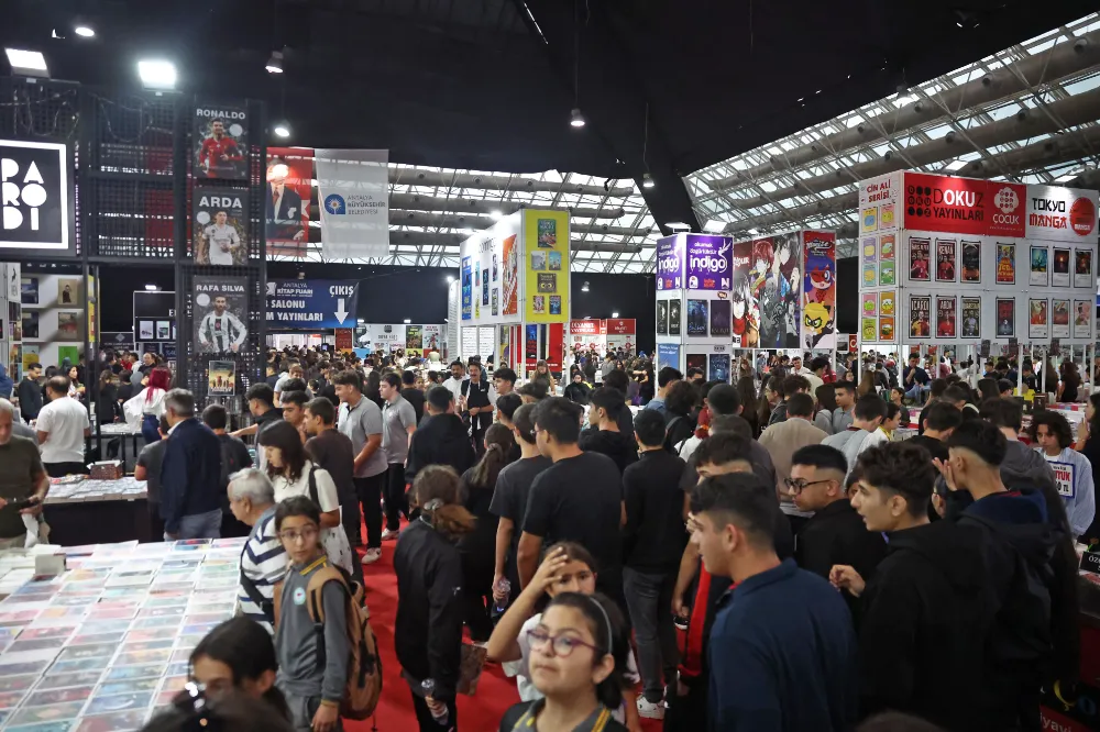 Antalya Kitap Fuarı’na öğrencilerden yoğun ilgi