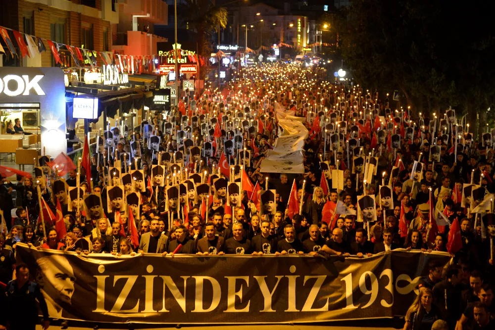 Muratpaşa’da binler Ata’ya Saygı Yürüyüşü’nde buluştu