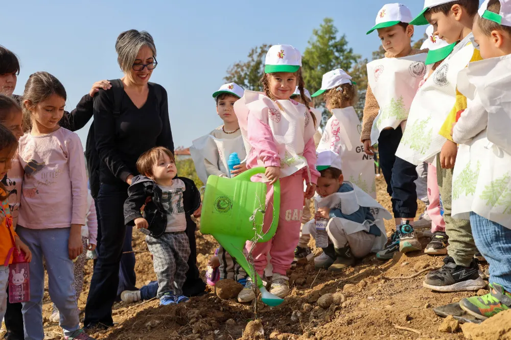 BAŞKAN VEKİLİ ÇİÇEK, 11 KASIM MİLLİ AĞAÇLANDIRMA GÜNÜ FİDAN DİKİMİNE KATILDI