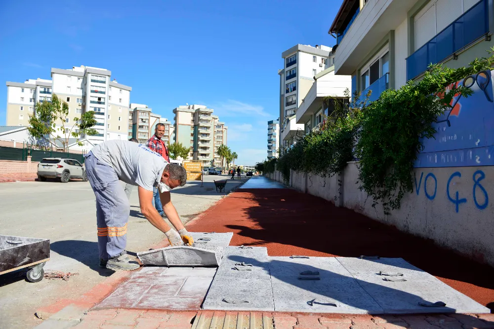 Güzeloba’da kaldırım çalışması