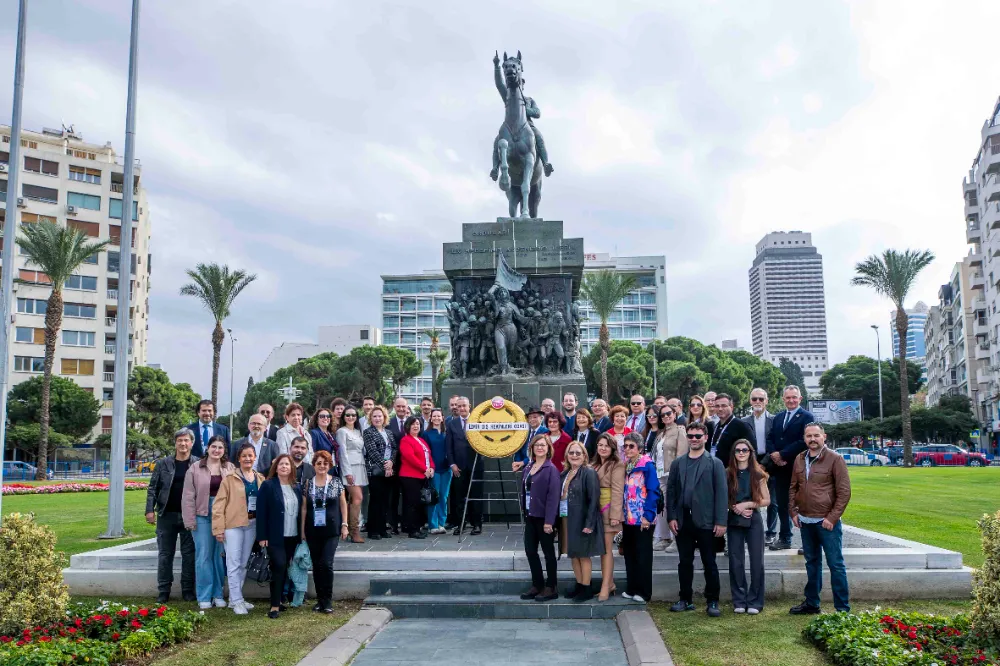 Egeli Diş Hekimleri Atatürk Anıtı’nda Buluştu