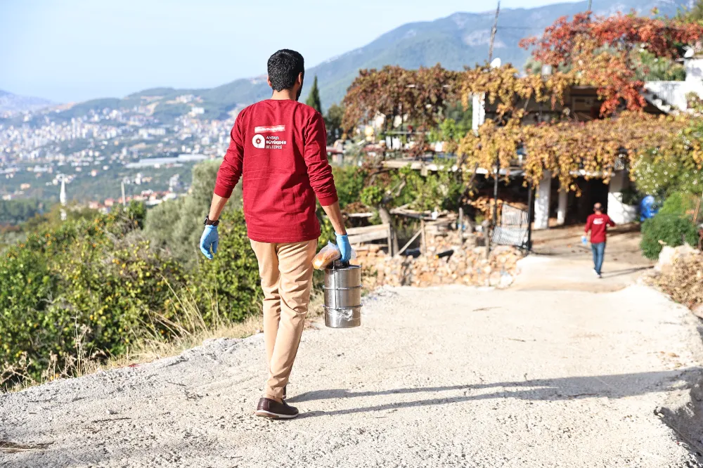 Alanya Aşevi’nden ihtiyaç sahiplerine günde 2 öğün sıcak yemek