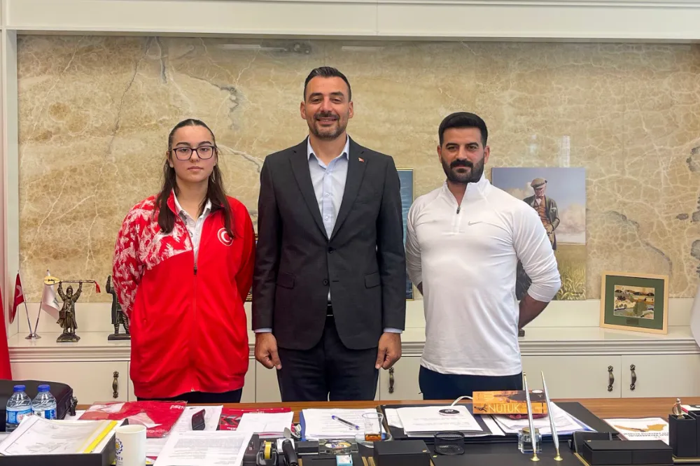 AVRUPA İKİNCİSİ YAĞMUR ERYURT’TAN BAŞKAN VEKİLİ ÇİÇEK’E ZİYARET