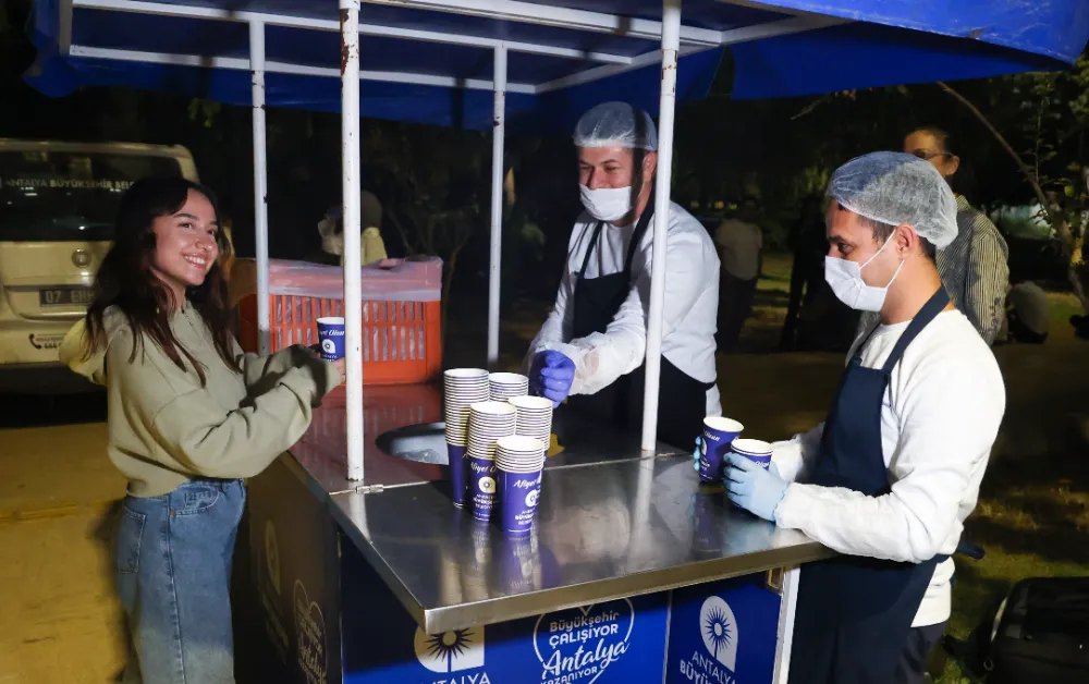 Büyükşehir’den soğuk sınav haftasında öğrencilere iç ısıtan ikram