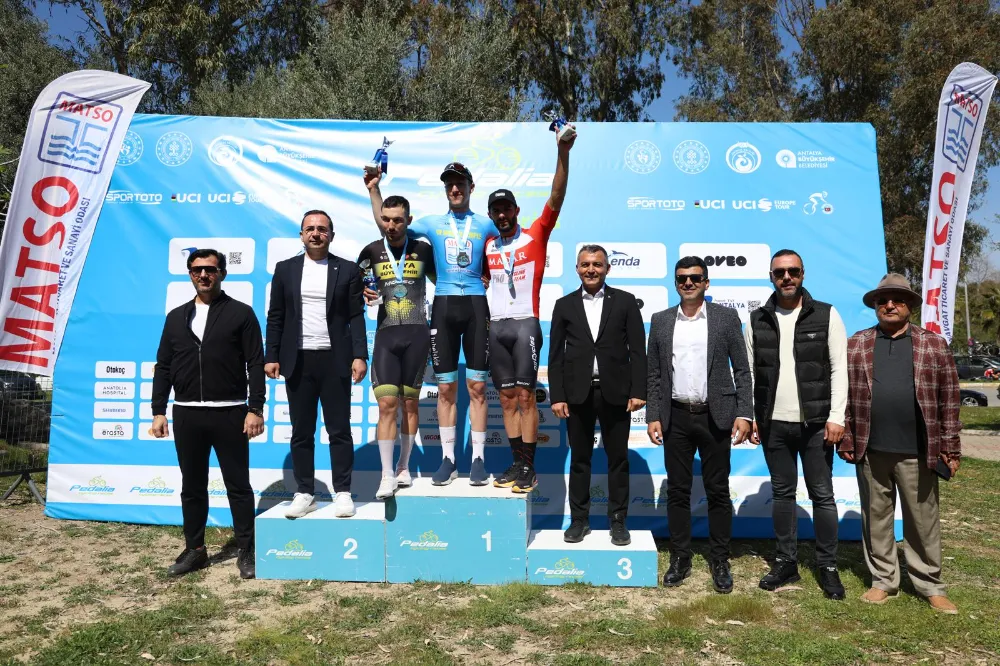 KARA, GRAND PRIX APOLLON TEMPLE YARIŞININ ARDINDAN ÖDÜL TÖRENİNE KATILDI