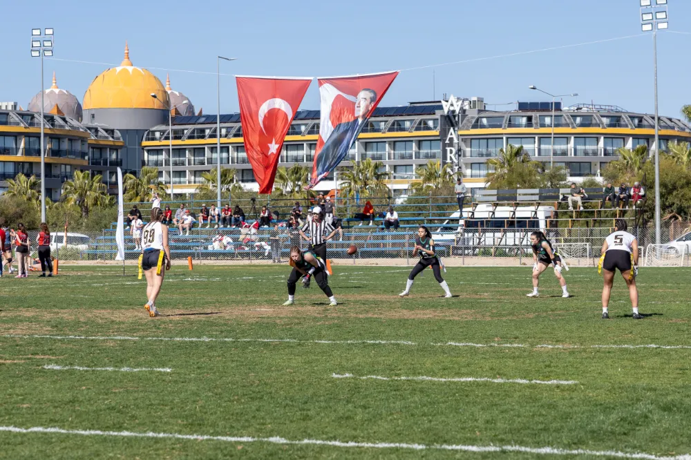 FLAG FUTBOL YETİŞKİN KADINLAR TÜRKİYE ŞAMPİYONASI MANAVGAT’TA BAŞLADI