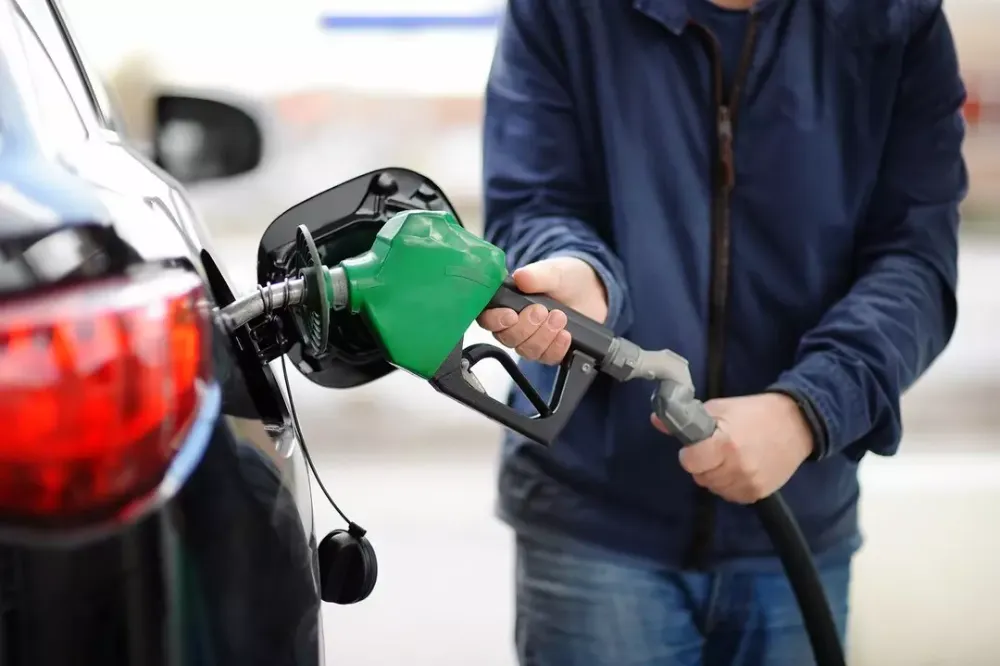 Benzine bir indirim daha
