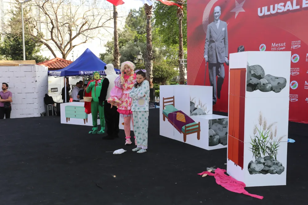 Kepez’den 23 Nisan’da Sevgi Evi’ne tiyatro sürprizi