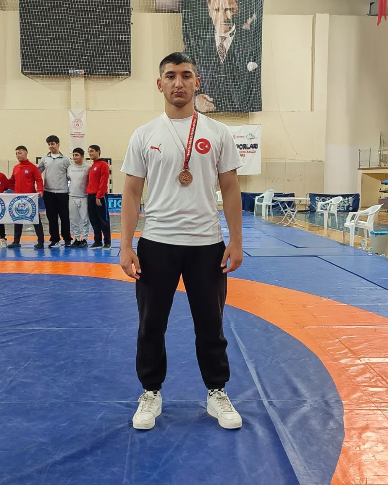 MANAVGAT BELEDİYESİ GÜREŞ KULÜBÜ’NDEN ÇİFTE BAŞARI