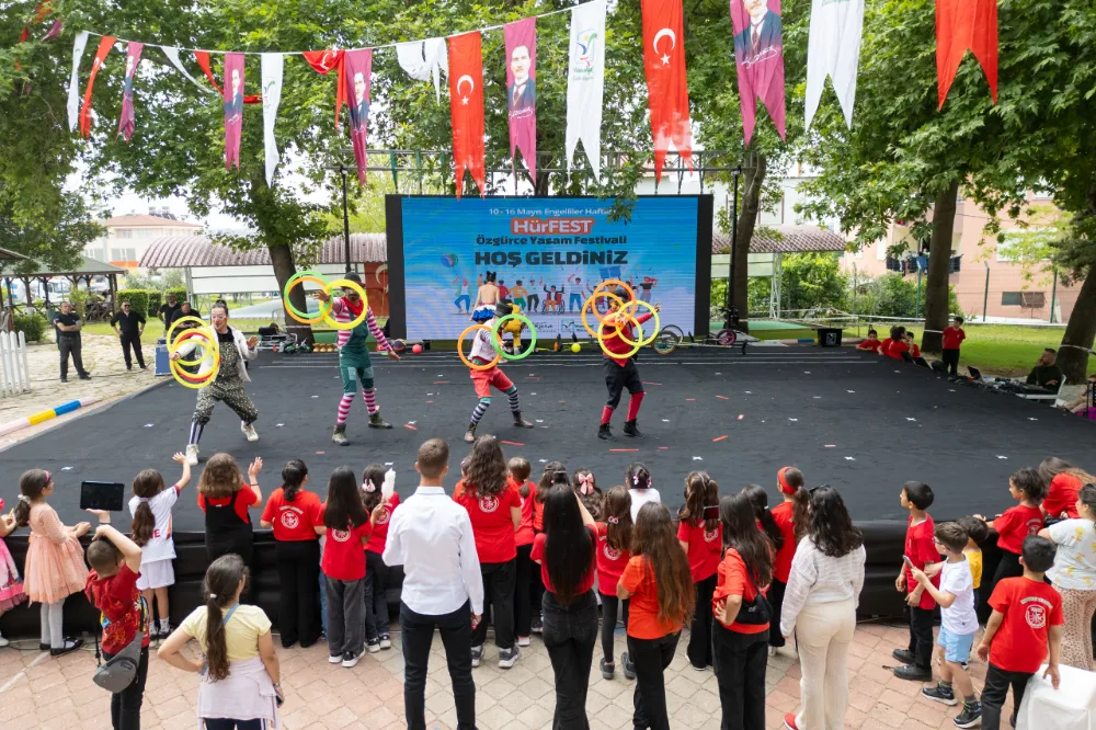 “HÜRFEST – ÖZGÜRCE YAŞAM FESTİVALİ” İLE ENGELLER SEVGİYLE AŞILDI