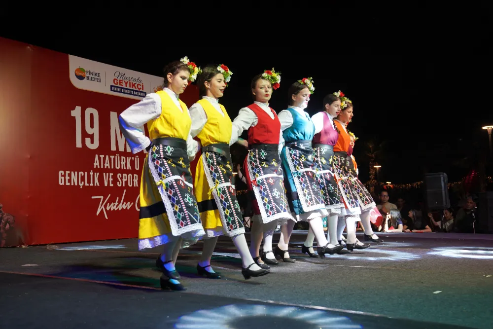 Finike’de Bayram Coşkuyla Kutlandı