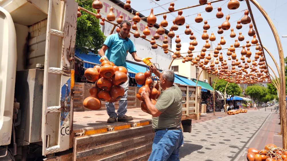 ENGELLİ BİREYLERİN EMEKLERİYLE OLUŞTURULAN KABAK SOKAĞI IŞIL IŞIL PARLAYACAK