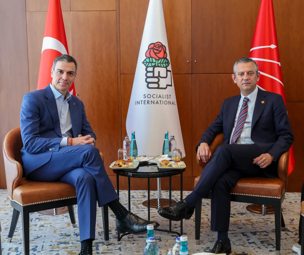 Özel, Pedro Sanchez ile görüştü