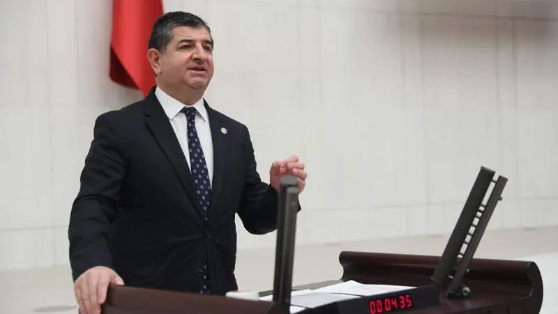 CAVİT ARI; MAYINLI SAHALAR VE ASKERİ TERFİLER KONUSUNDA TEPKİ GÖSTERDİ.