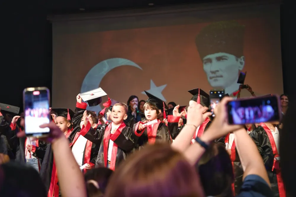 KONYAALTI KREŞLERİNİN MİNİKLERİ KEP ATTI