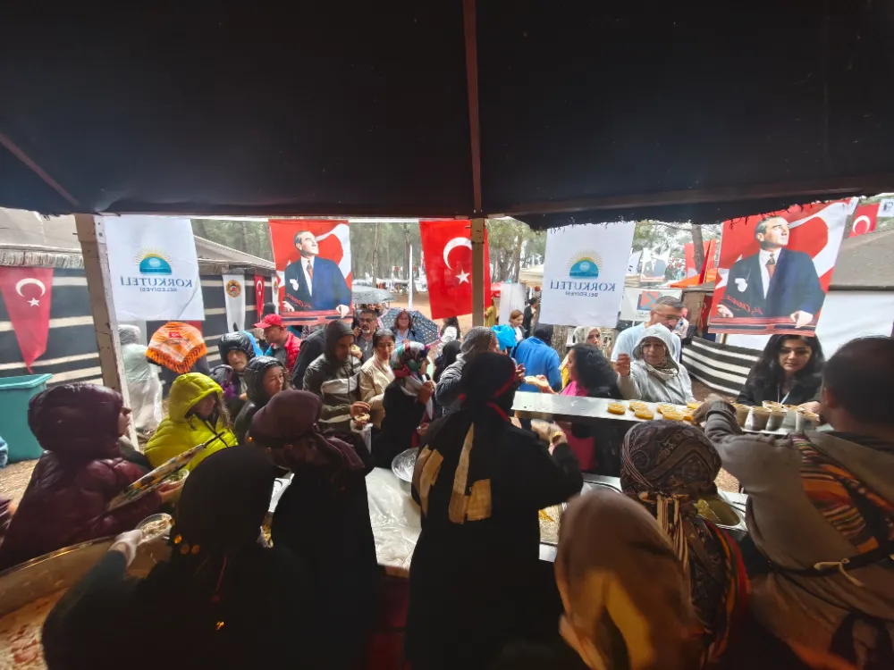 Sağanak Yağmura Rağmen Tarhana Kuyruğu