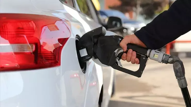 Benzin ve motorine zam geldi