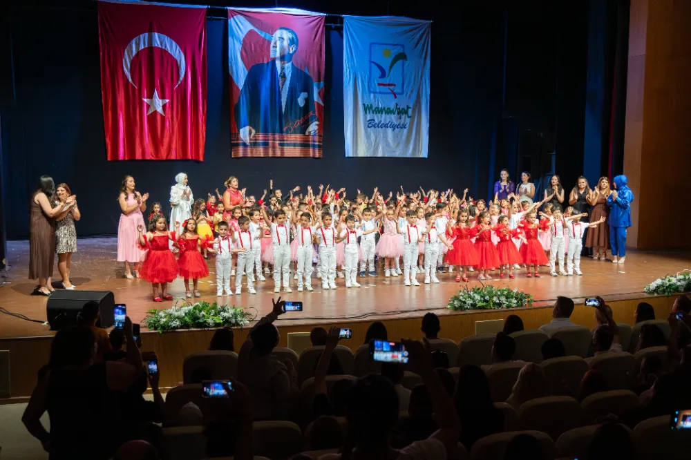 MANAVGAT BELEDİYESİ KREŞLERİNDEN RENKLİ MEZUNİYET TÖRENİ