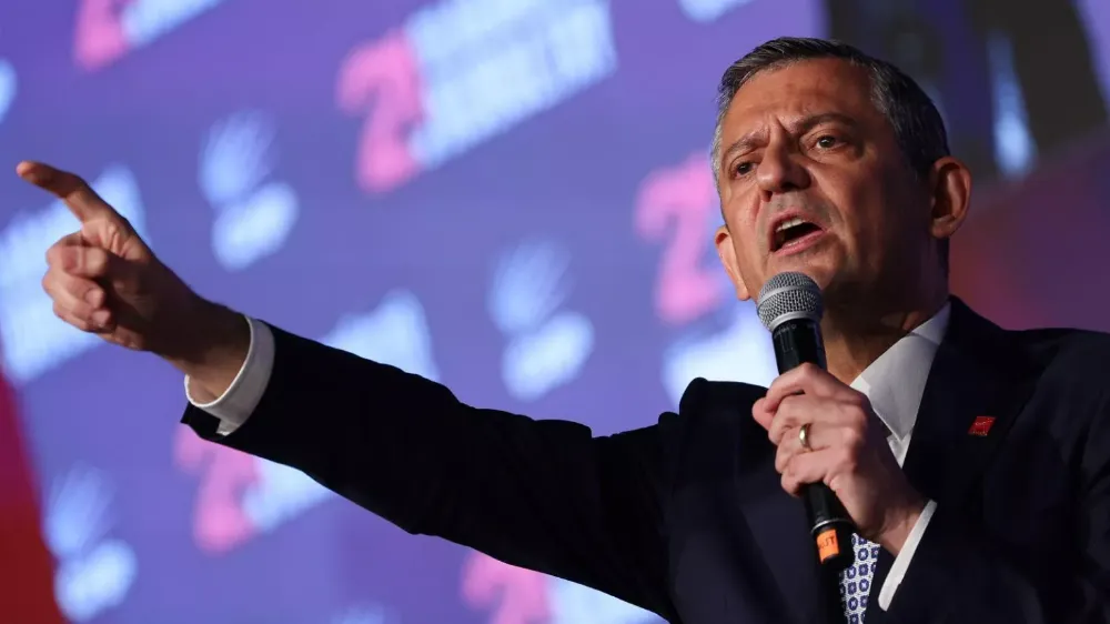 Özgür Özel: 
