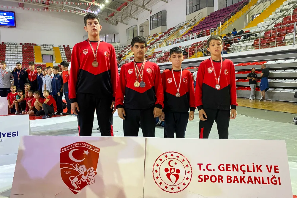 MANAVGATLI MİNİK GÜREŞÇİLERDEN TÜRKİYE ŞAMPİYONASINDA GURUR VEREN BAŞARI