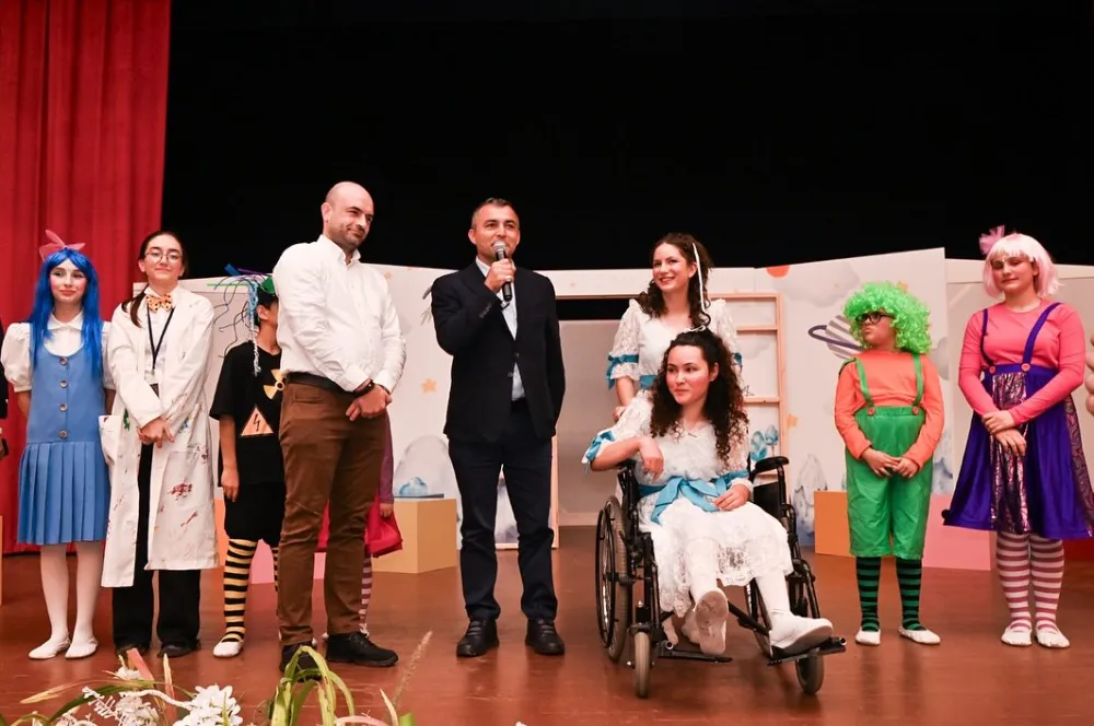 MANAVGAT KENT TİYATROSU’NA ÇİFTE ÖDÜL