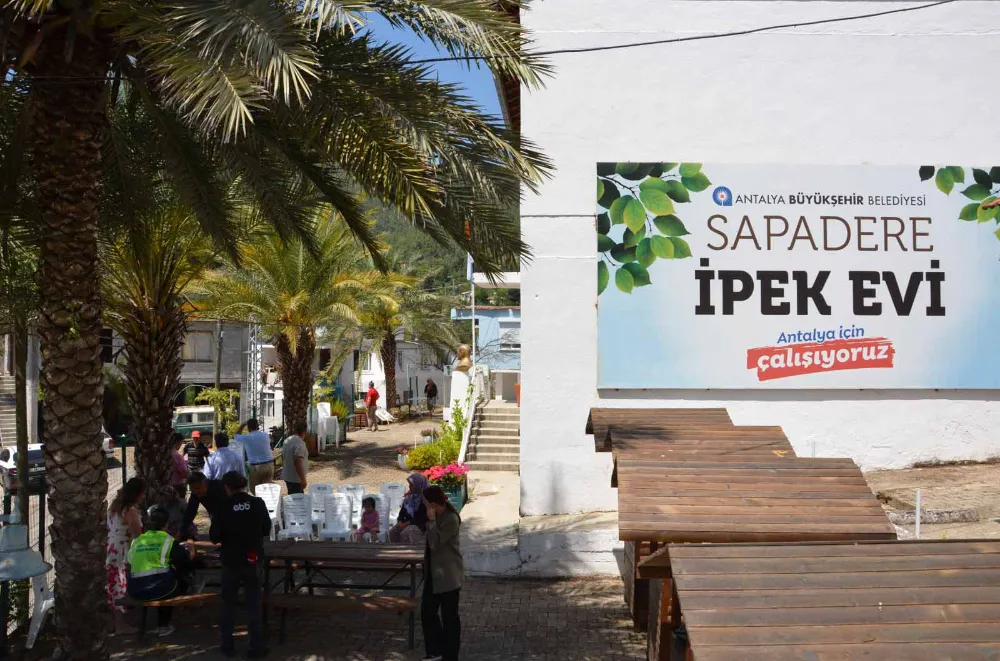 Büyükşehir’den 51 üreticiye 1250 ipek böceği beslenme tablası