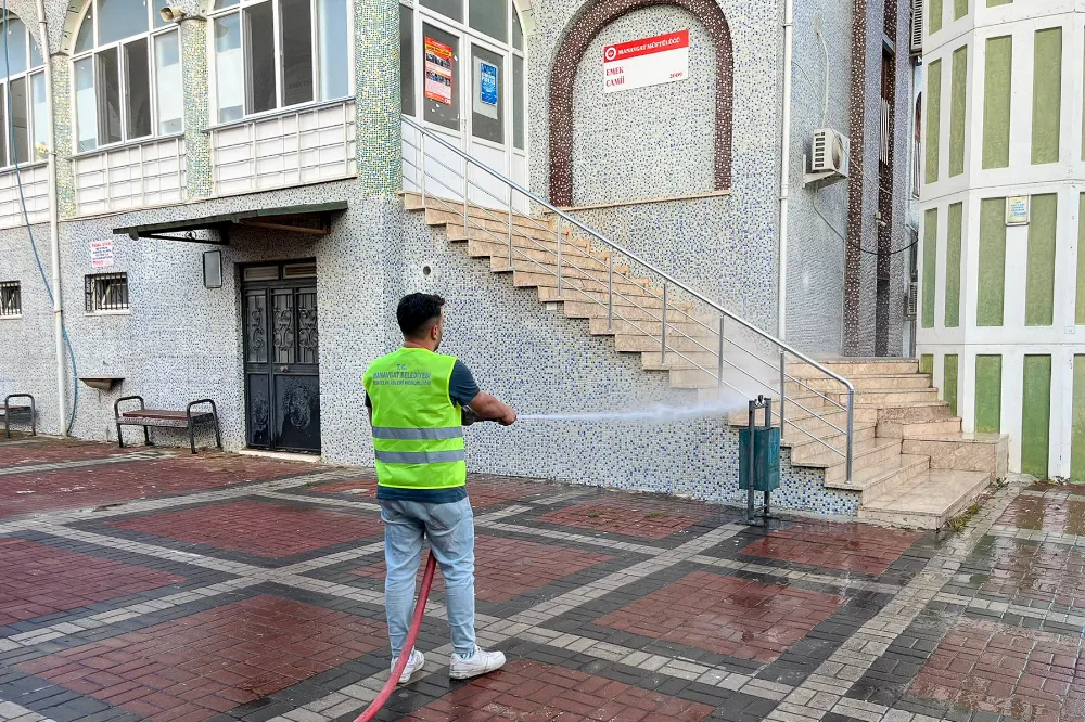 MANAVGAT BELEDİYESİ’NDEN BAYRAM ÖNCESİ CAMİ TEMİZLİĞİ