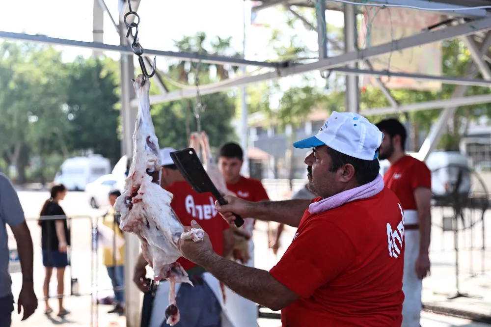 Antalya Büyükşehir Belediyesi’nde ücretsiz ve hijyenik kurban kesim hizmeti