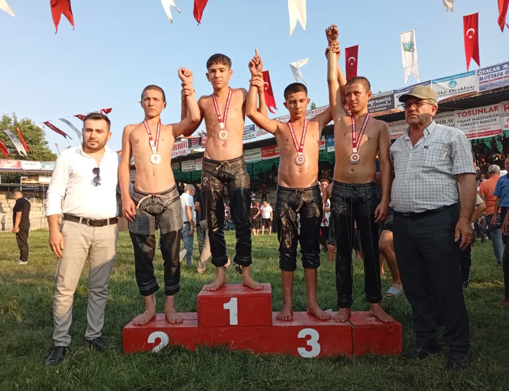 MANAVGAT BELEDİYESİ GÜREŞ KULÜBÜ’NDEN ÇİFTE BAŞARI