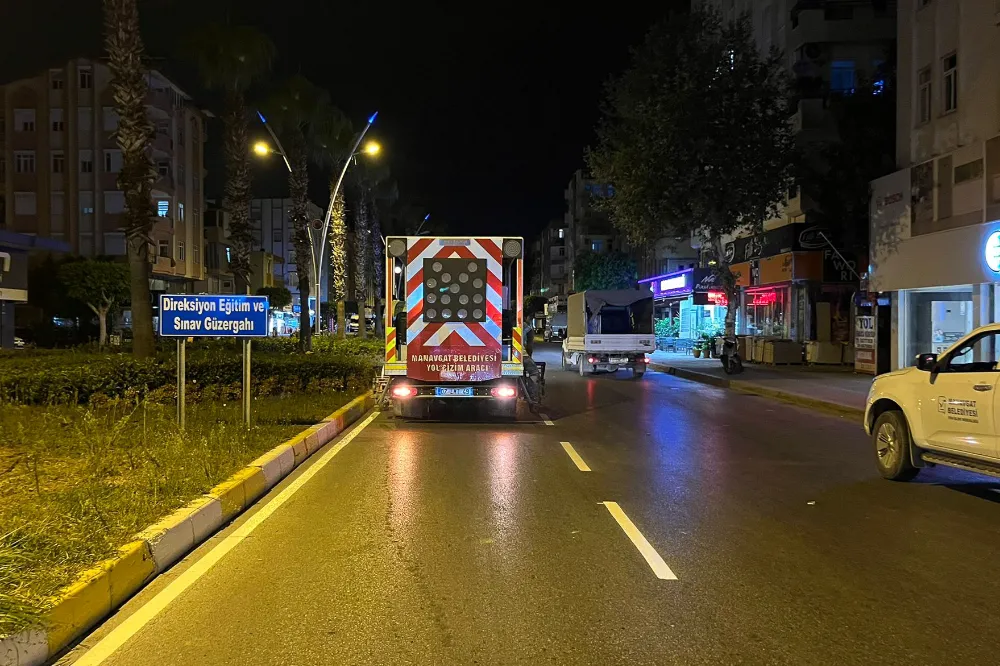 MANAVGAT’TA YOL ÇİZGİSİ ÇALIŞMALARI SÜRÜYOR
