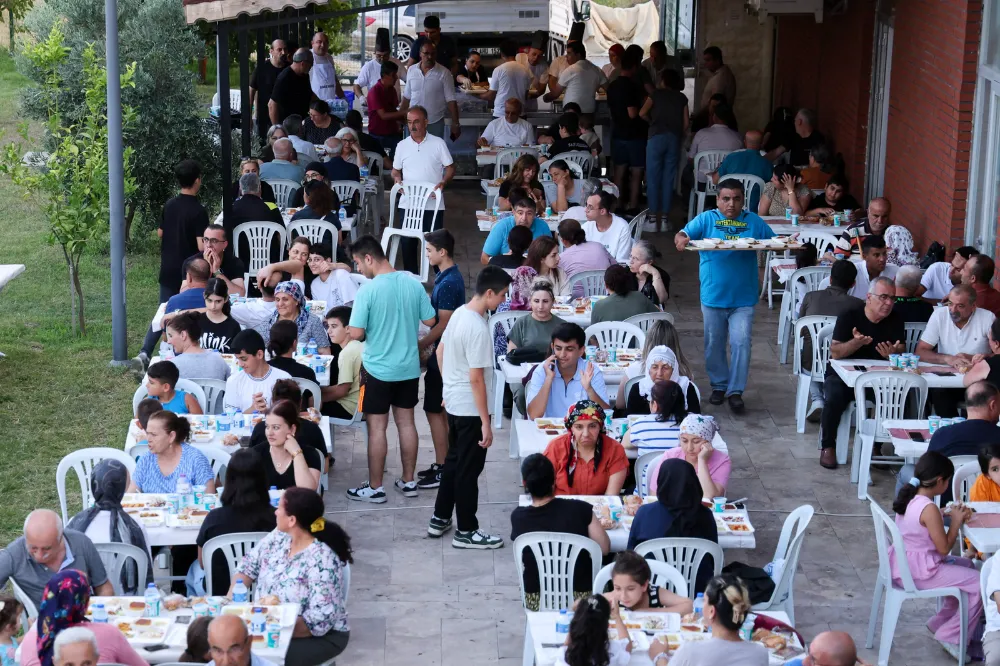 MANAVGAT CEMEVİ’NDE LOKMALAR PAYLAŞILDI