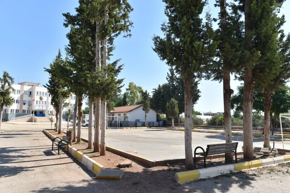 Okul bahçeleri Kepez’le güzelleşiyor