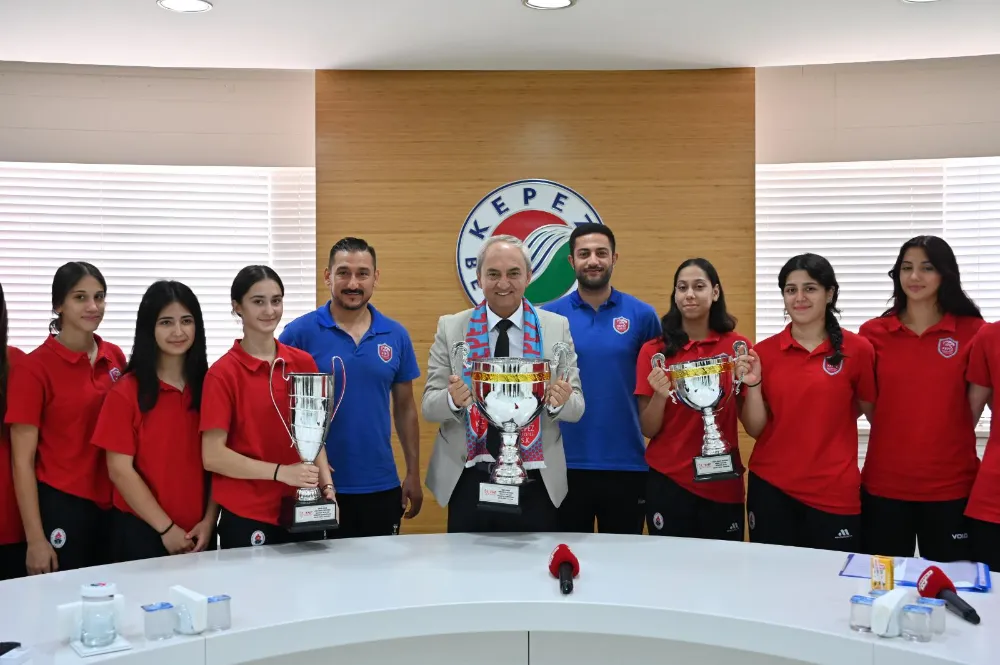 Türkiye’nin gol kraliçesi Gazel Dikme Kepez’i gururlandırdı