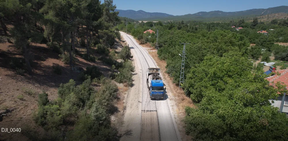Korkuteli Belediyesi 2 Buçuk Ayda 380 Ton Sathi Kaplama Yaptı