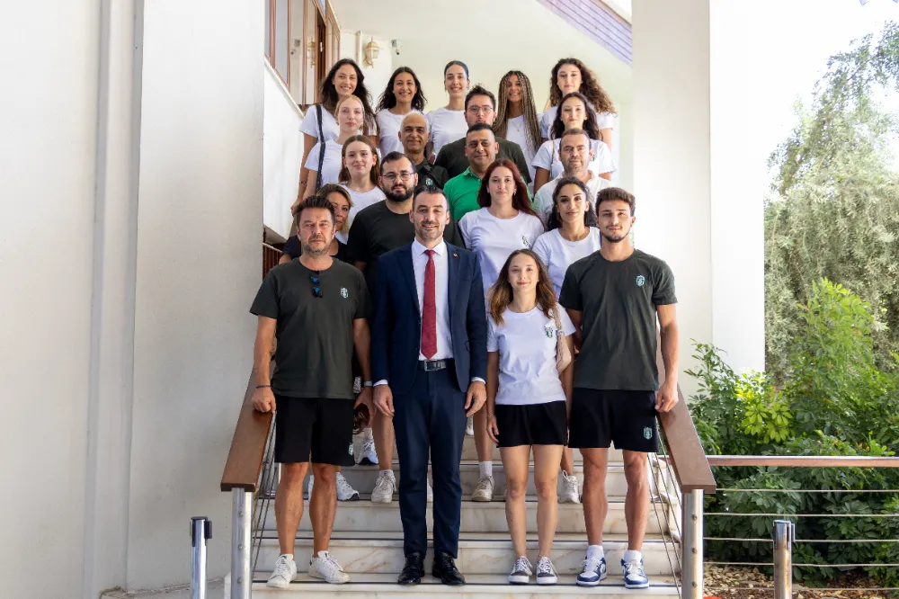 TRENDY HOTELS MANAVGAT BELEDİYESPOR KADIN VOLEYBOL TAKIMI’NDAN BAŞKAN VEKİLİ ÇİÇEK’E ZİYARET