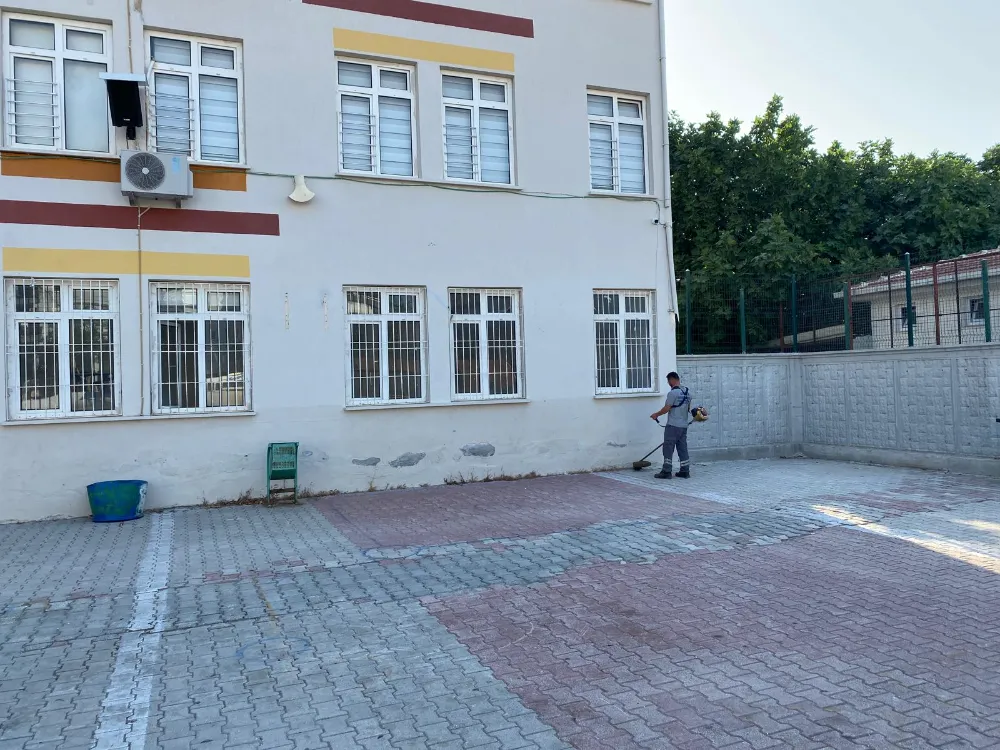 Büyükşehir ekipleri okulları yeni eğitim dönemine hazırlıyor