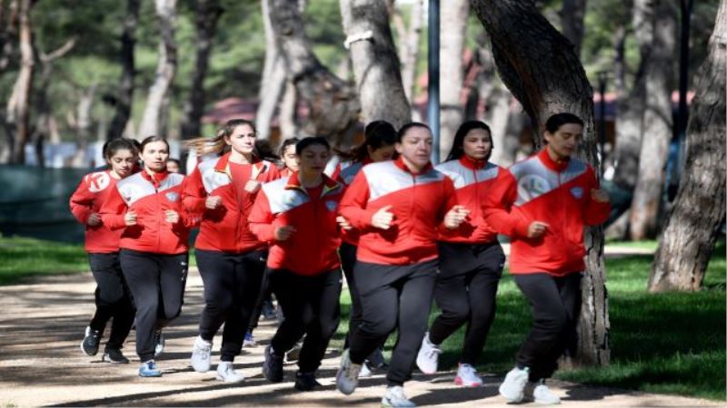 Mavi Kelebekler’den HayatPark’ta kros idmanı