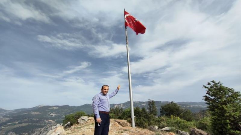 Bayrağa AK Parti Sahip Çıktı