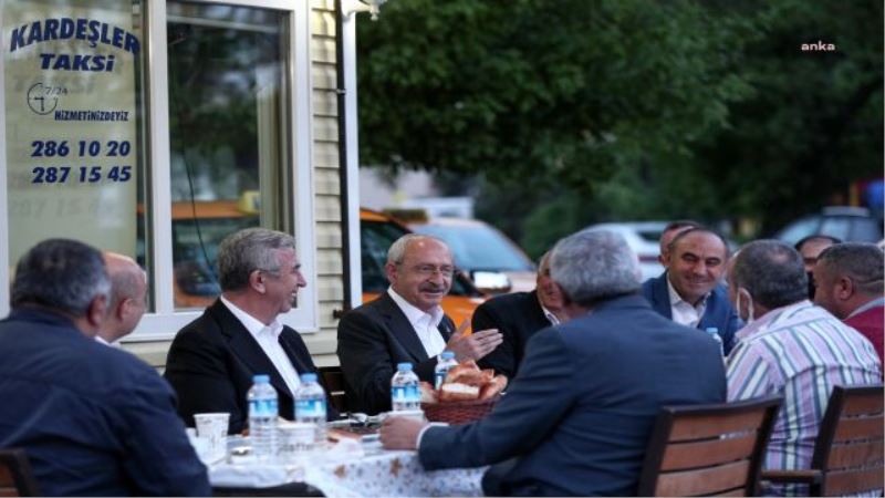 KILIÇDAROĞLU VE MANSUR YAVAŞ, TAKSİCİLERLE BİRLİKTE İFTAR YAPTI
